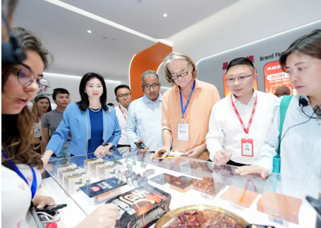 全球多家主流媒体齐聚必一食品，探寻复合调味品行业领先者，如何以科技创新和匠心独运，“智”造出引领美味生活的新密码。